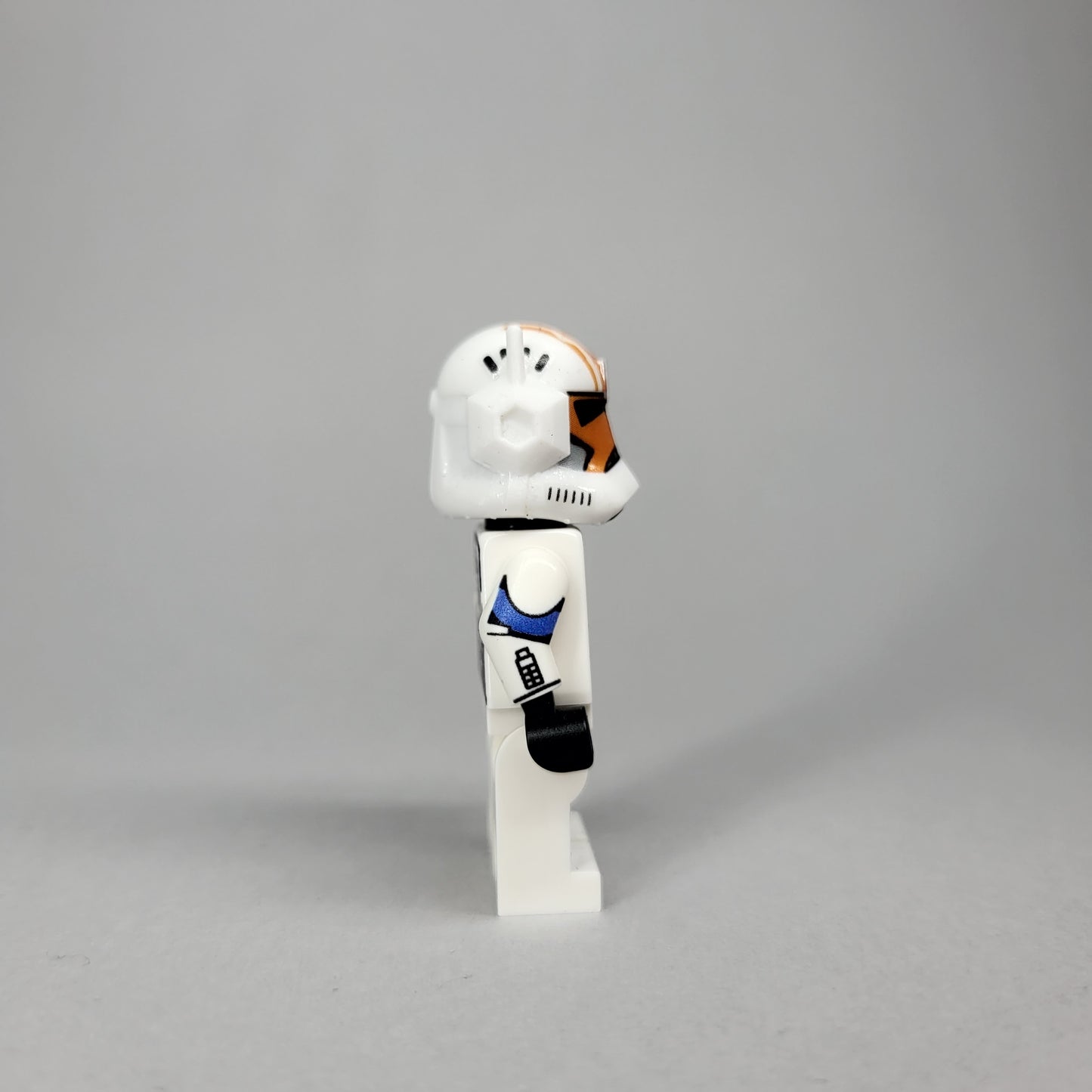 Orange-Blue comms figure