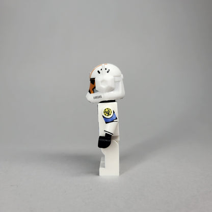 Orange-Blue comms figure