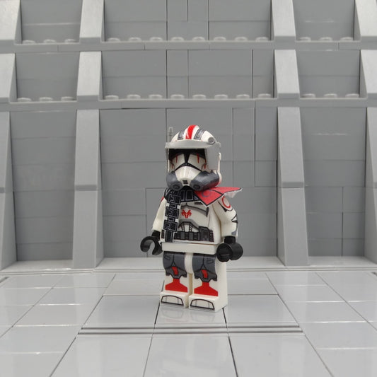 10th Gjallarhorn Captain Aegir Minifigure